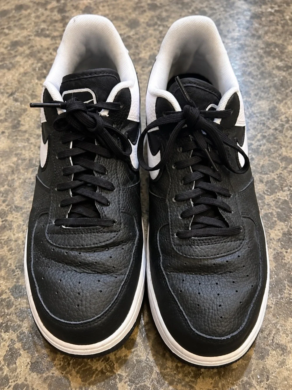 Nike Airforce 1 ‘07 Black/White Low-Top Sneakers with Contrast Swoosh AO2439-001